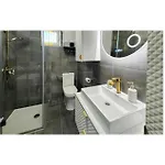 1 Bedroom Stunning In Apartment *