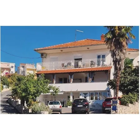 1 Bedroom Stunning In Apartment Trogir